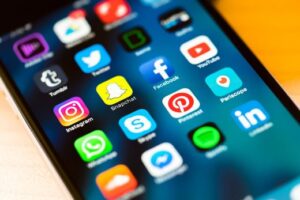 Social media linked to declining life satisfaction among youth – Report
