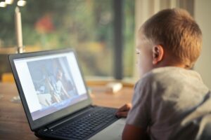 How online English classes turn screen time into learning time 